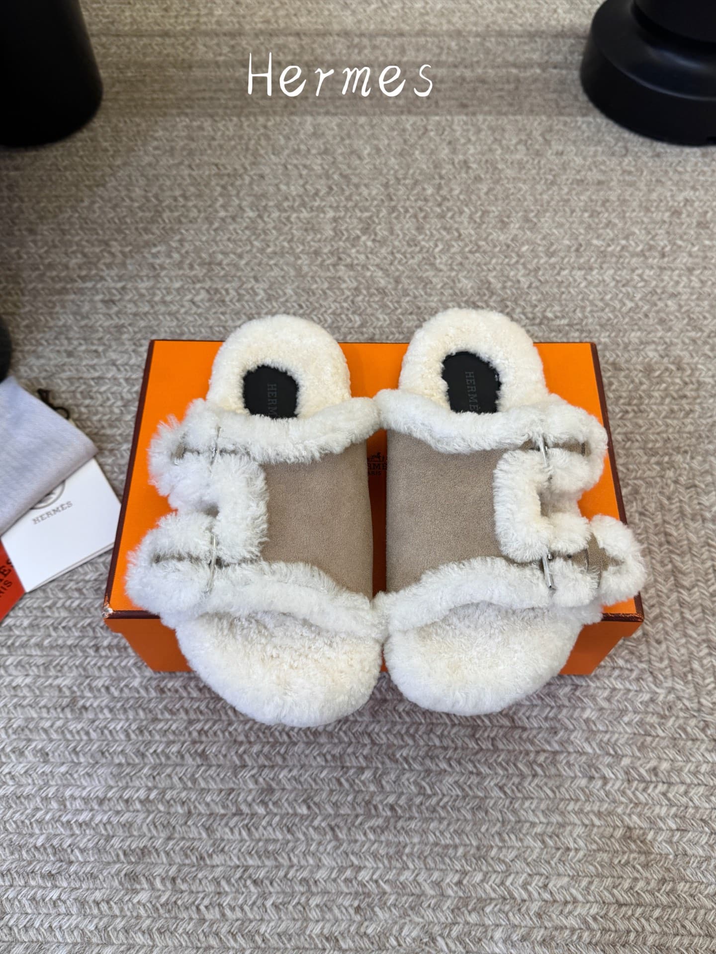 Hermès HERMES Hermès elephant gray suede lambswool double-button slippers worn outerwear26ss Light luxury in autumn