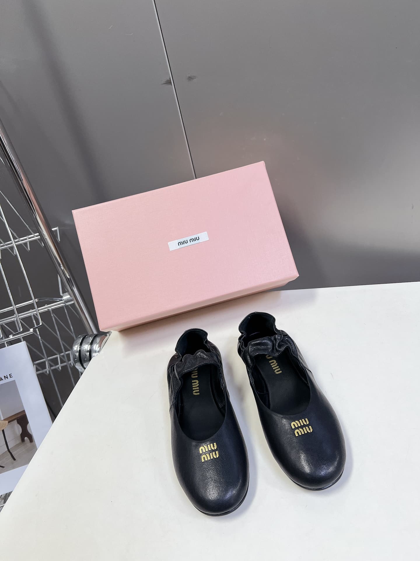 Miu Miu Miu Miu Luxuriantly, spring and summer are at their bestNew Arrival Ballet shoes The Miao family is known for its lively charm and ballet
