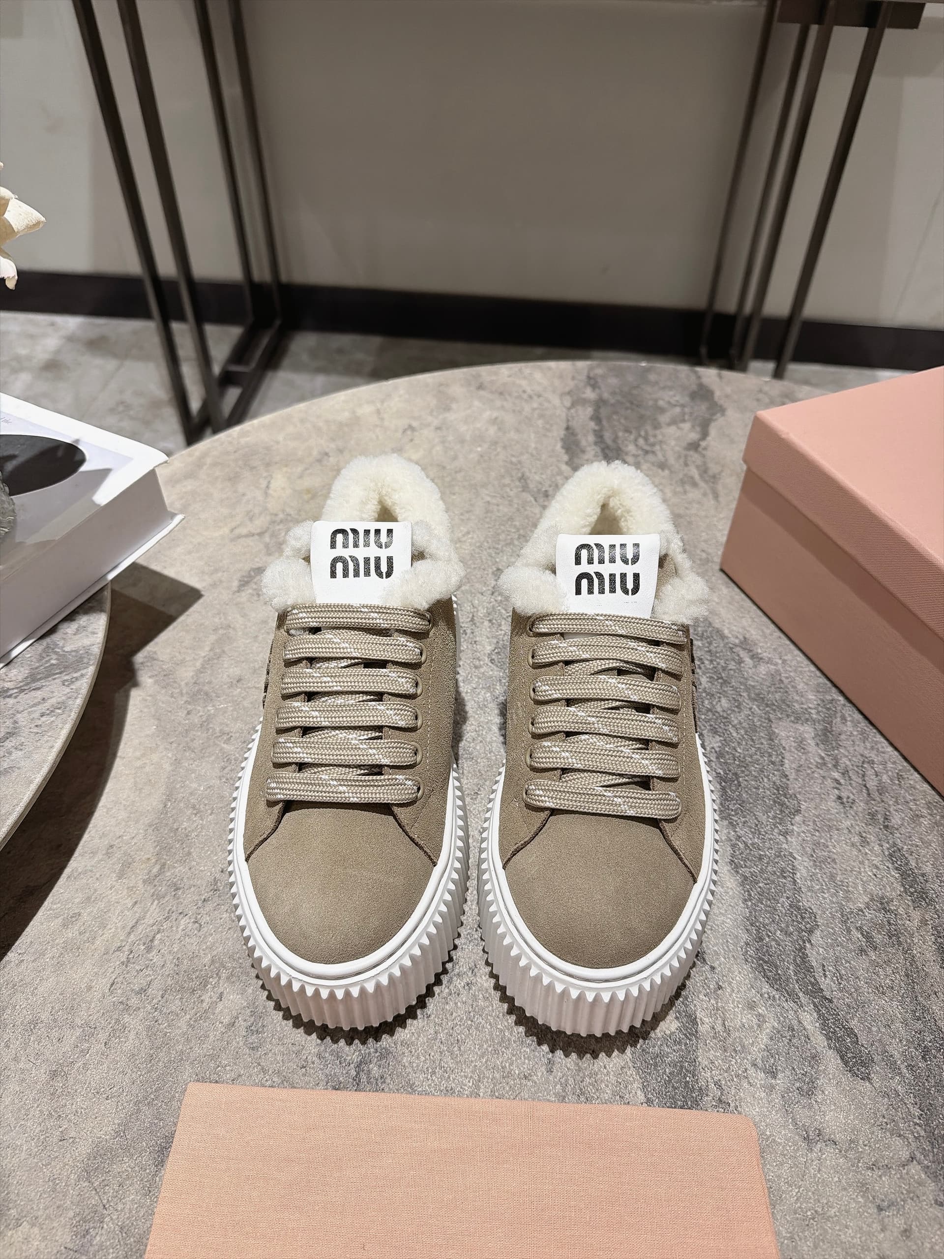 Miu Miu Miu Miu Miumiu 2026Fall/WinterNew Arrival Wool thick-soled biscuit shoes Winter classic upgrade with lamb