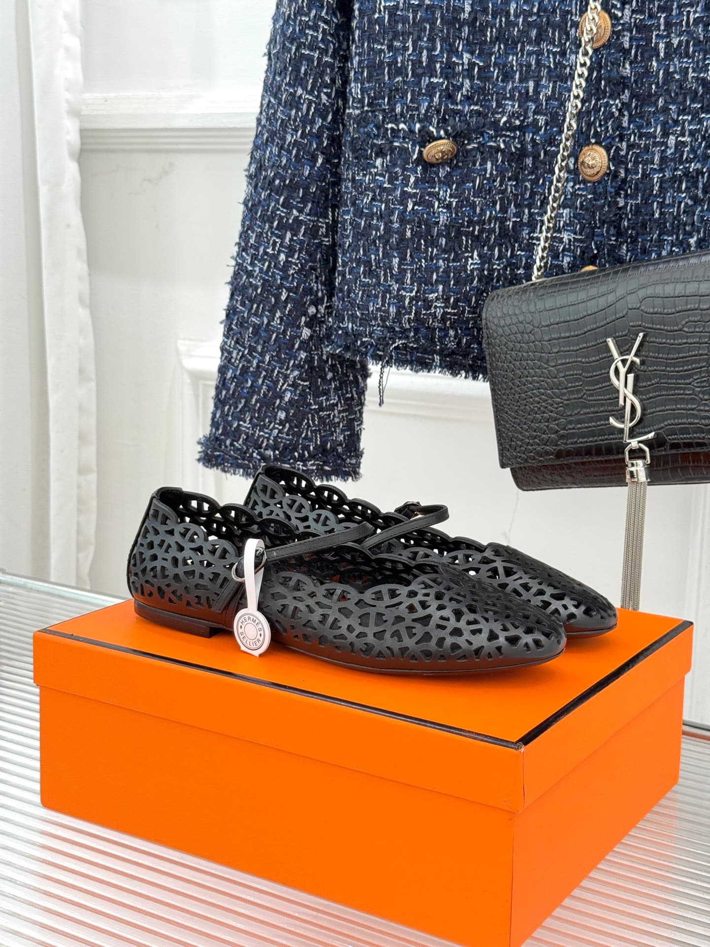 Hermès Hermès Hermès25WFNew items with hollowed-out carved patterns Pig-nose flat Mary Jane shoes Right